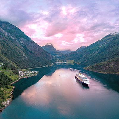 Spirit of Discovery in Geiranger, Norway